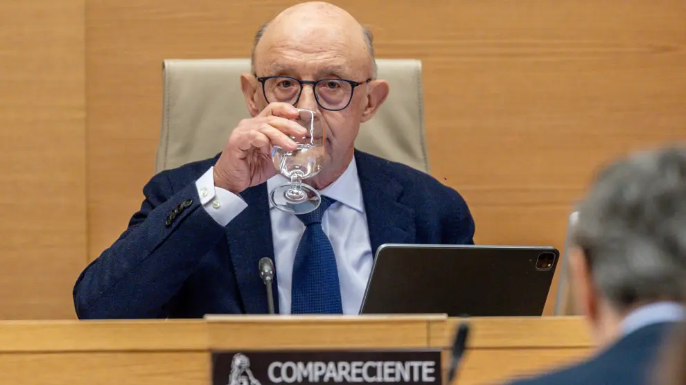 Cristóbal Montoro se da de baja del PP tras su imputación
