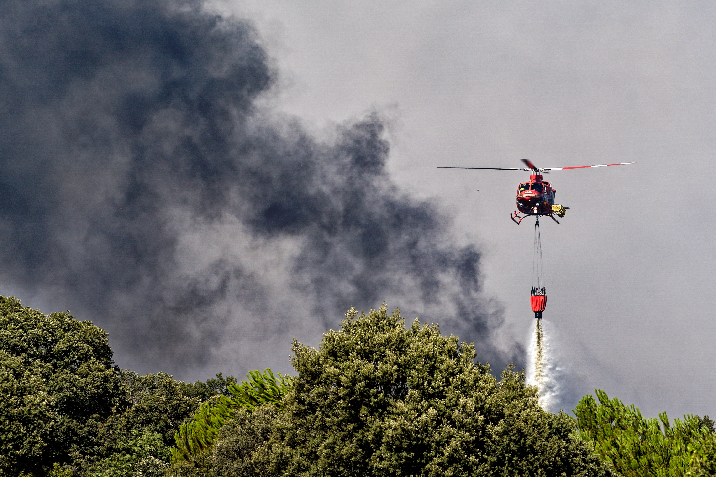 Esta sexta -feira é uma luta eficaz contra os incêndios do incêndio florestal declarado no município de Navalunga (Avila).