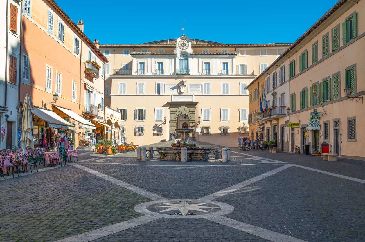 Fasada Pałacu Papieskiego w Castel Gandolfo (Włochy)