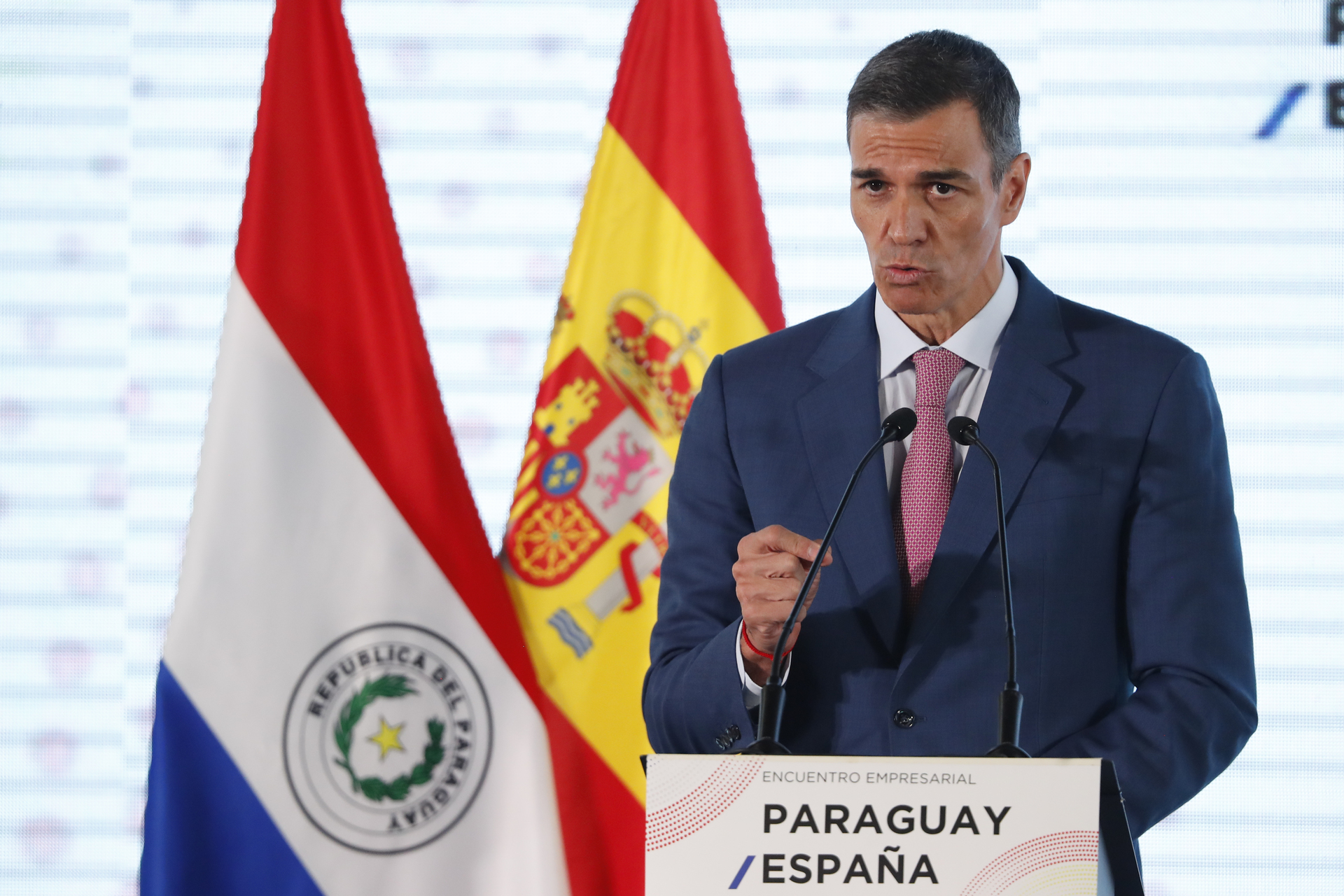 AME4825. ASUNCIÓN (PARAGUAY), 23/07/2025.- El presidente del Gobierno de España, Pedro Sánchez, habla en el Encuentro Empresarial Paraguay-España este miércoles, en Asunción (Paraguay). EFE/ Juan Pablo Pino