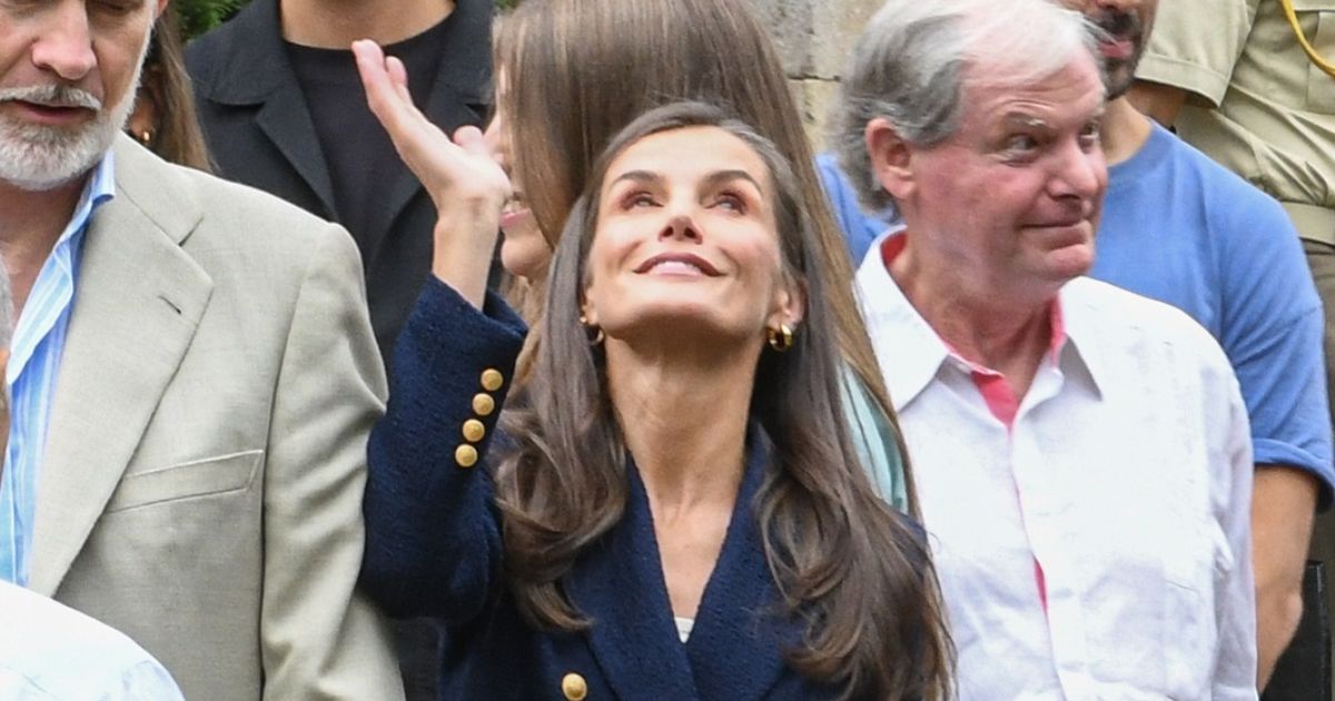 Queen Letigia (d) em 24 de julho de 2025, com membros do Conselho Consultivo da Fundação Girona, Sant Marte Well, Girona,