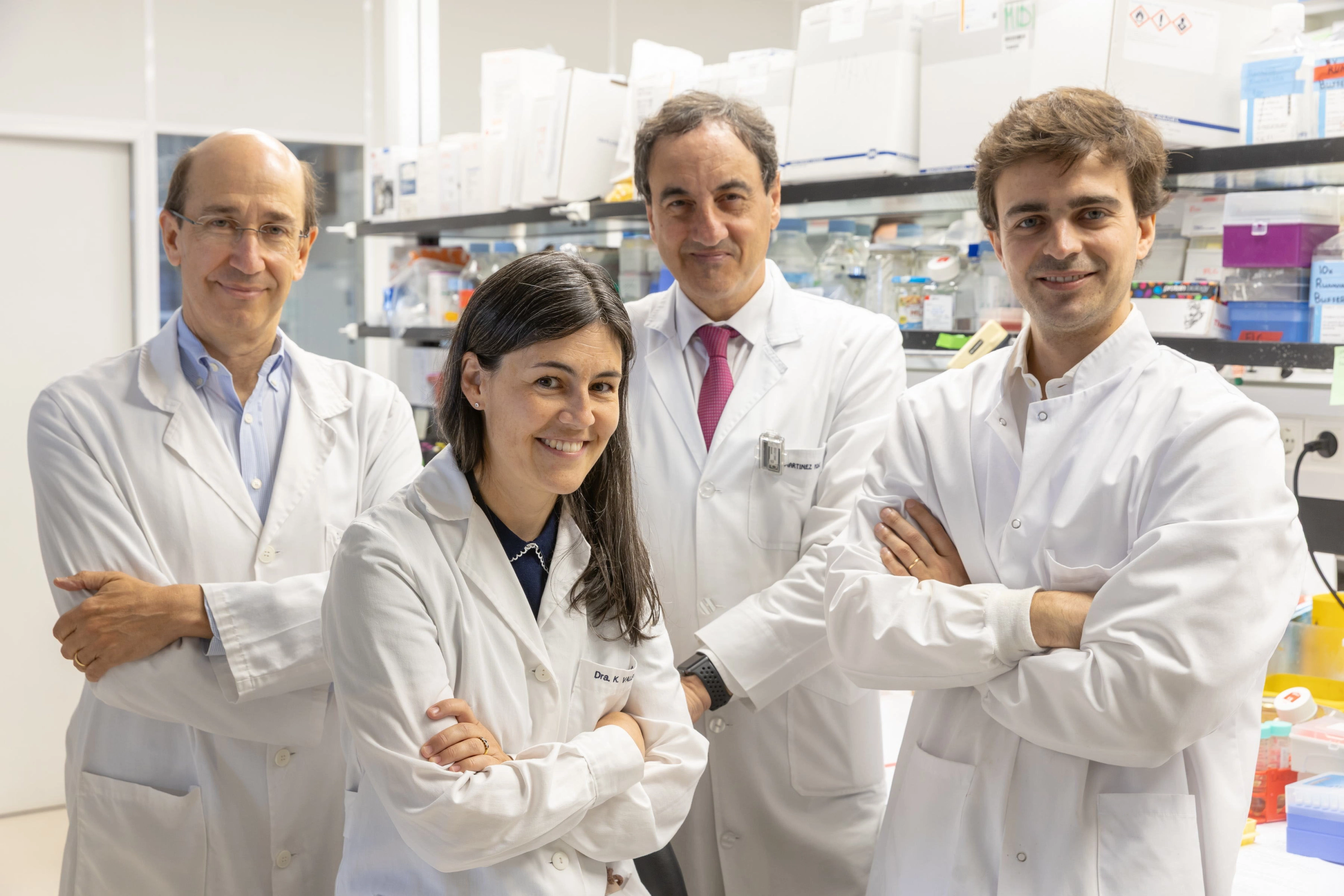 De Izquierda A Derecha, Los Doctores Fernando Lecanda, Karmele Valencia y Rafael Martínez Monge, del Grupo de Adhesión y Metástasis del Cima, Con Borja Ruiz-Fernánde de Córdoba, de Borja em Califórnia.