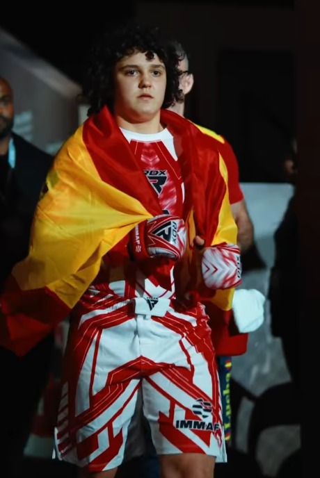 Merche García instantes antes de entrar a la jaula en Emiratos.